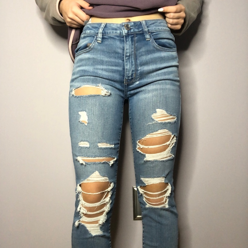 American eagle light wash ripped jeans